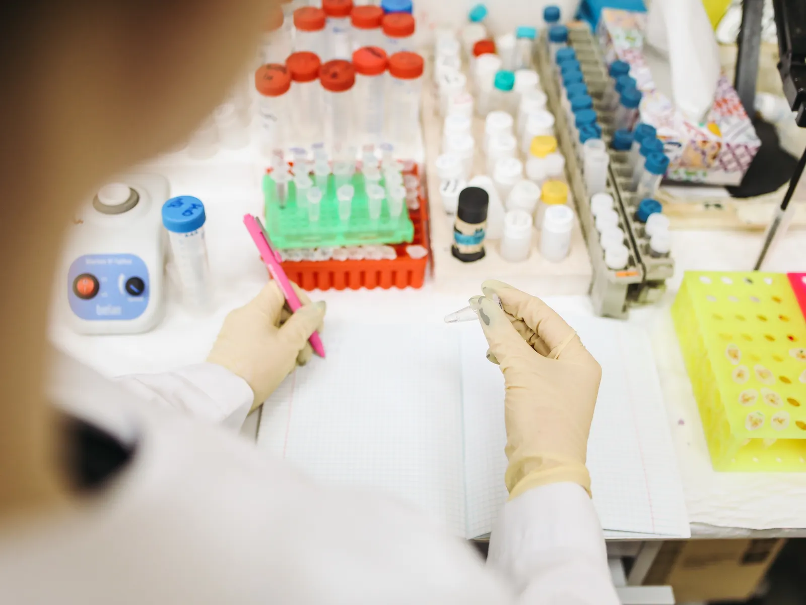 Laboratory documentation and sample analysis